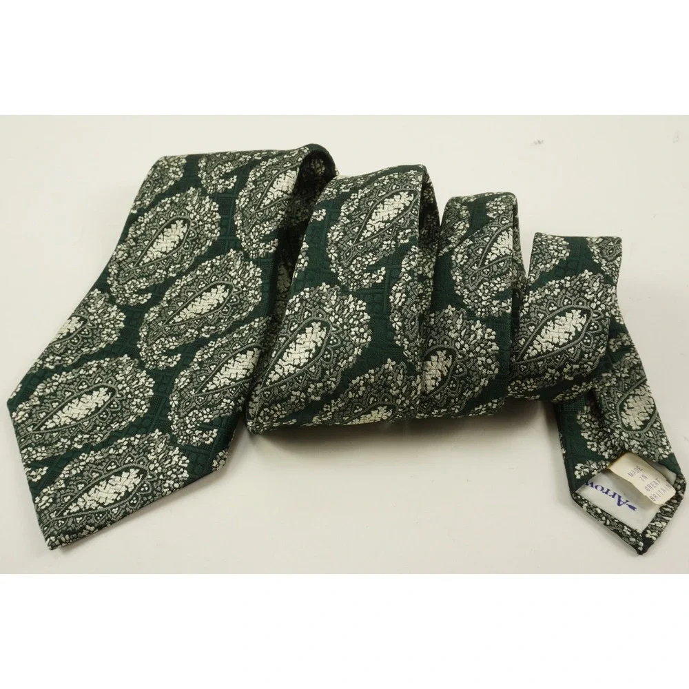 Vintage 1950s Arrow Great Britain Paisley Jacquard 54